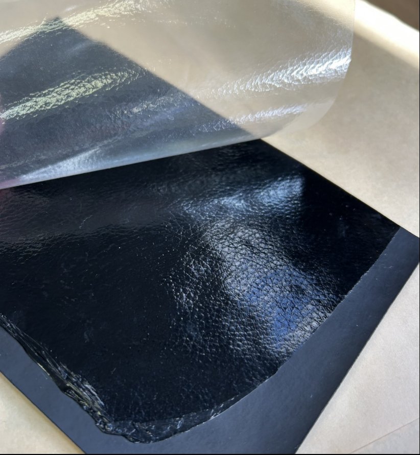 エンボスフィルムによる転写で皮目の風合いを樹脂に付与