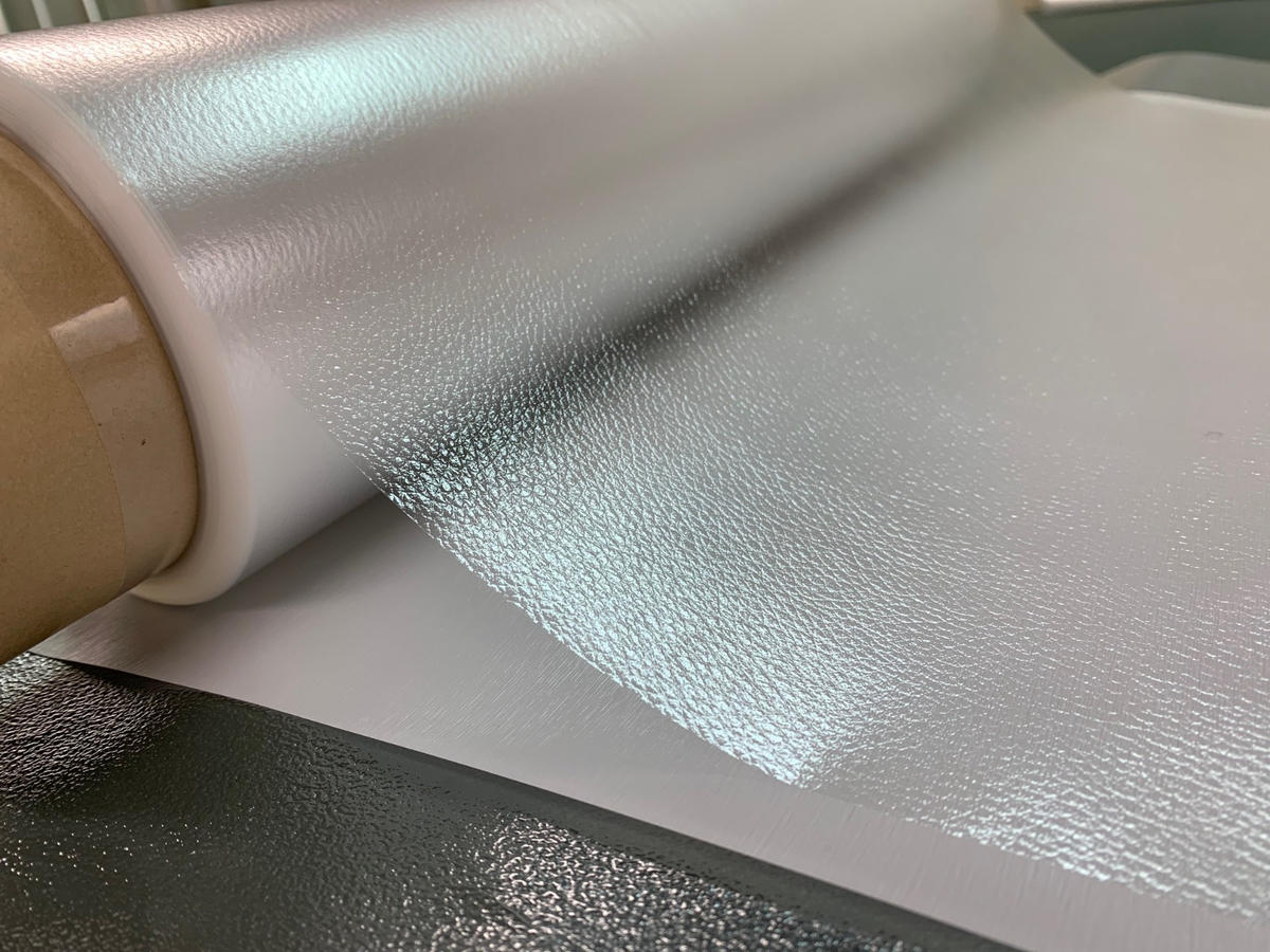 皮目のエンボス加工品(ロール)