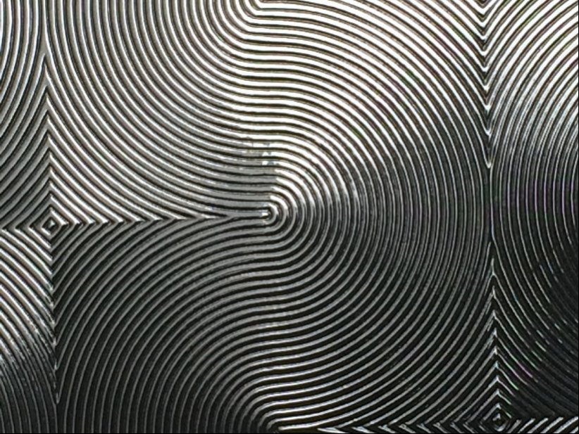 エンボス意匠柄（格子ウェーブ 32EM写真）
