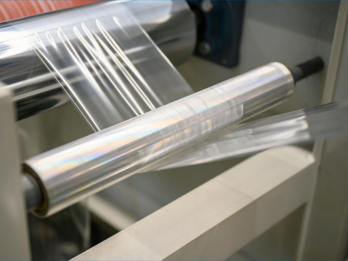 ロール状のフィルムにシワが発生している様子