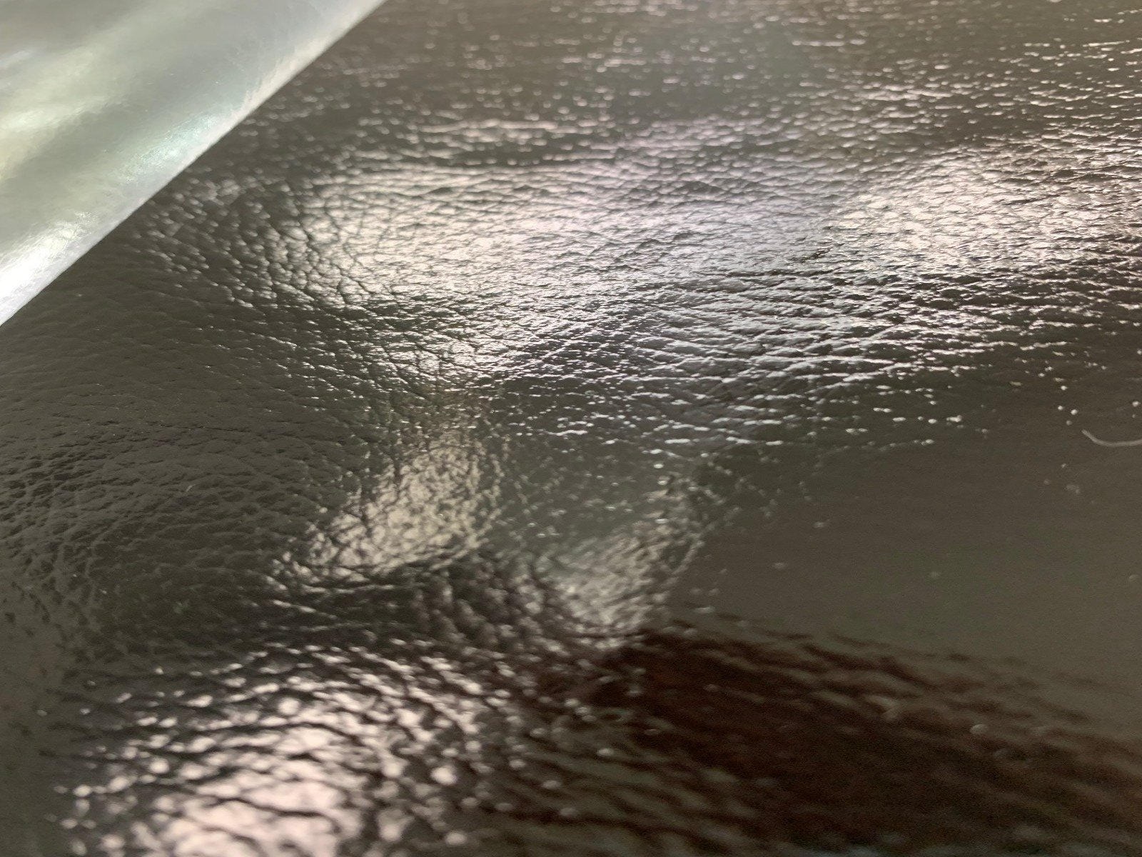 皮目のエンボスフィルムを転写しTPU樹脂に皮目形状を付与したサンプル